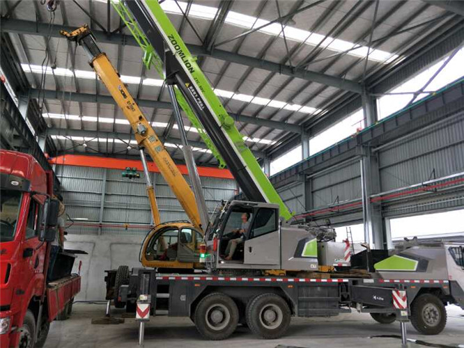 鲁甸县高空车出租需要注意哪些安全事项？