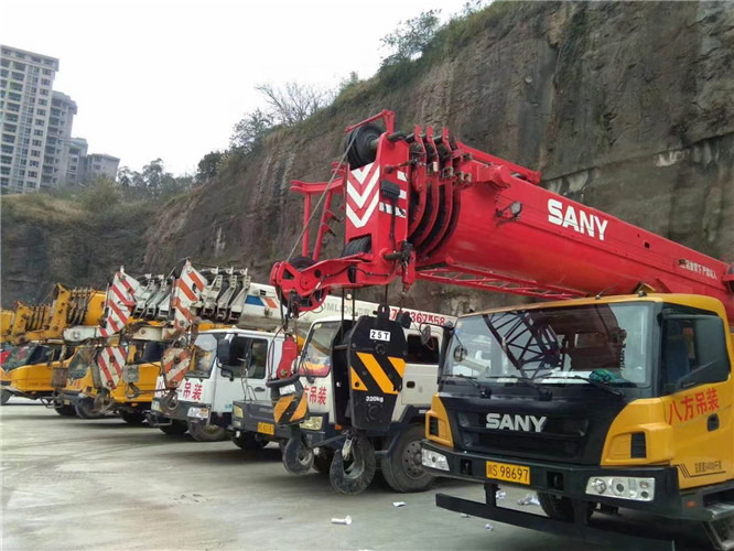 鲁甸县吊车出租按什么计费？台班费、单次费、里程费怎么算？