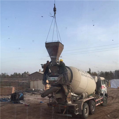 鲁甸县“精准瞄准”—— 吊车的 “定位导航” 技术